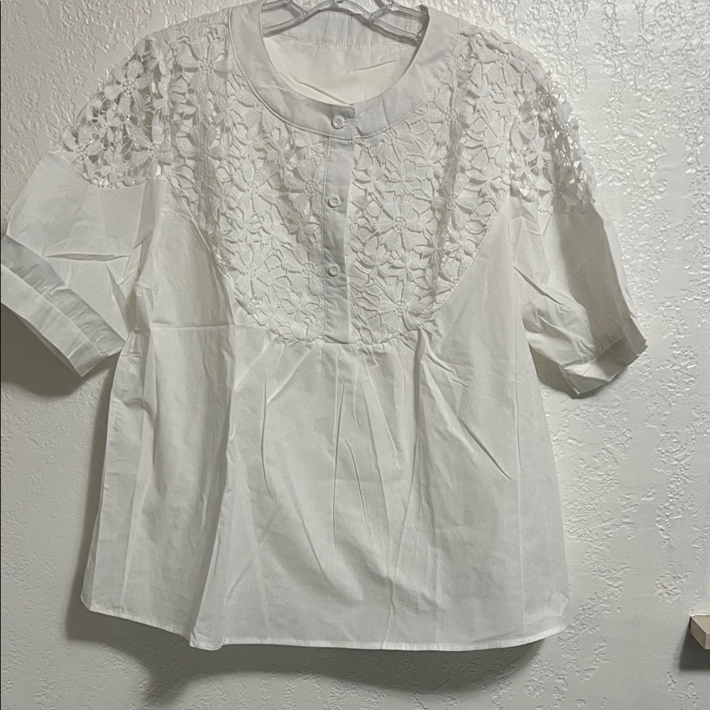 Women’s White Lace Yoke Short Sleeve Top